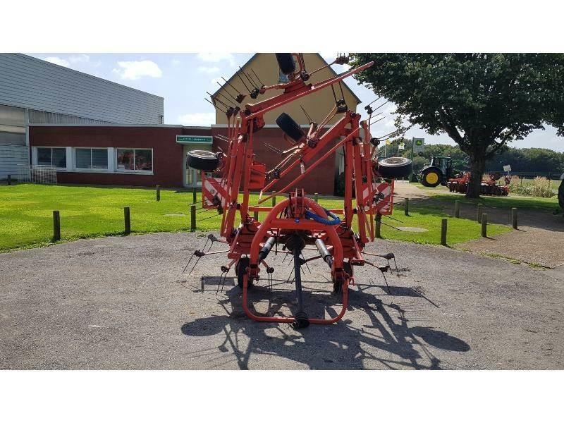 Kuhn GF7802 Граблі і сінозворушувачі