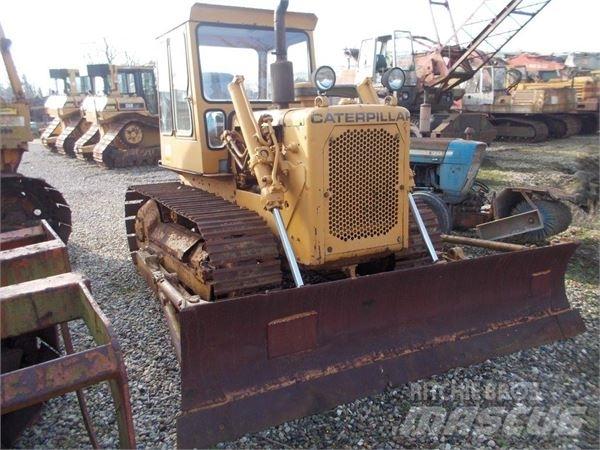 CAT D4D Гусеничні бульдозери