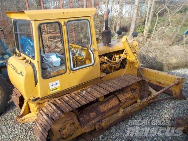 CAT D4D Гусеничні бульдозери