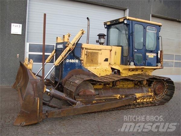 Hanomag D680E Гусеничні бульдозери