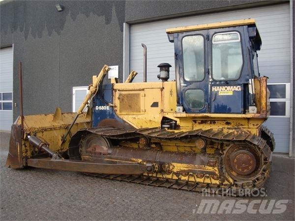 Hanomag D680E Гусеничні бульдозери