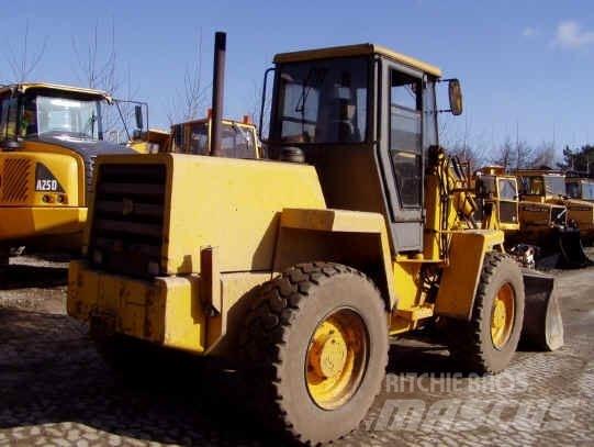 JCB 410 Фронтальні навантажувачі