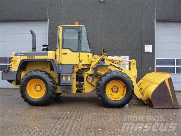 Komatsu WA320 Фронтальні навантажувачі