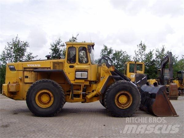 Volvo L120 Фронтальні навантажувачі