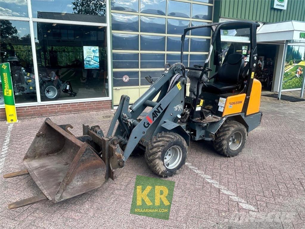 GiANT D263SW Фронтальні навантажувачі