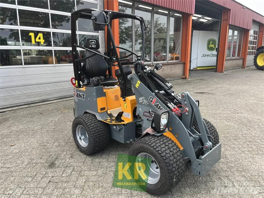 GiANT G1200 Фронтальні навантажувачі та екскаватори