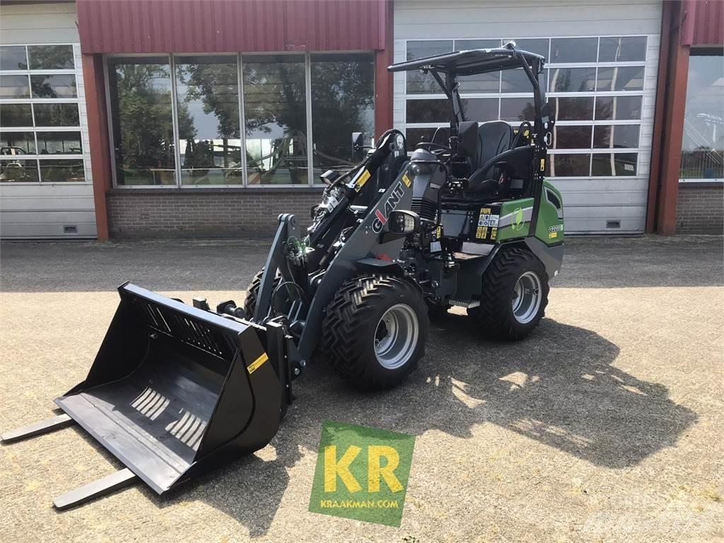 GiANT G2200E Фронтальні навантажувачі та екскаватори