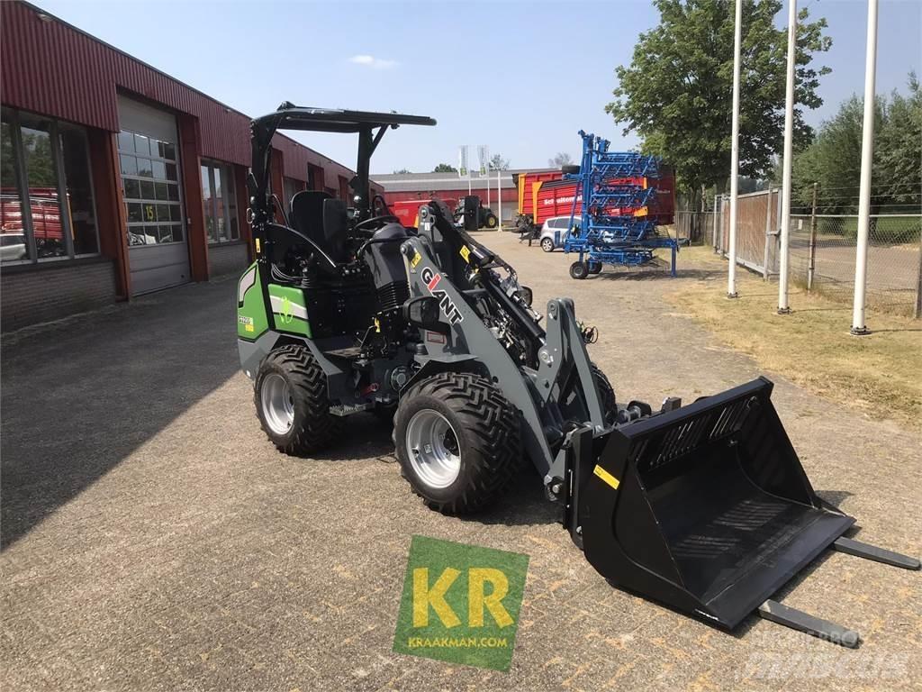 GiANT G2200E Фронтальні навантажувачі та екскаватори