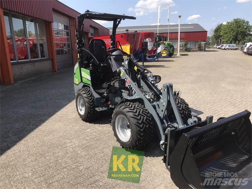 GiANT G2200E Фронтальні навантажувачі та екскаватори