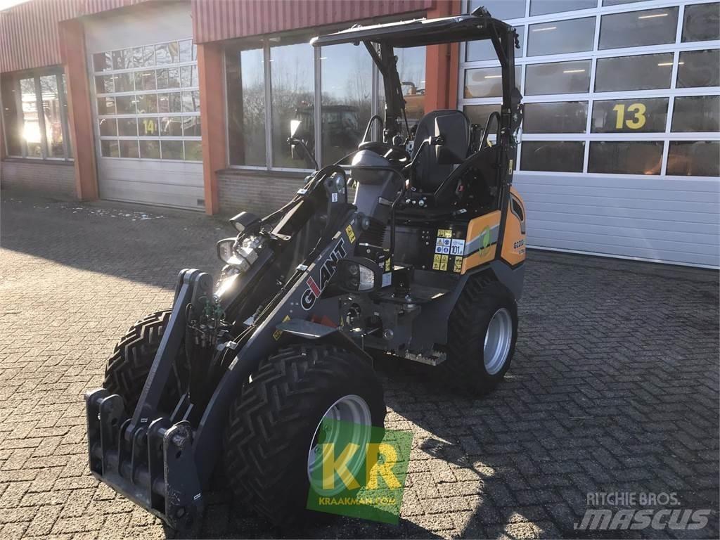 GiANT G2200E Фронтальні навантажувачі та екскаватори
