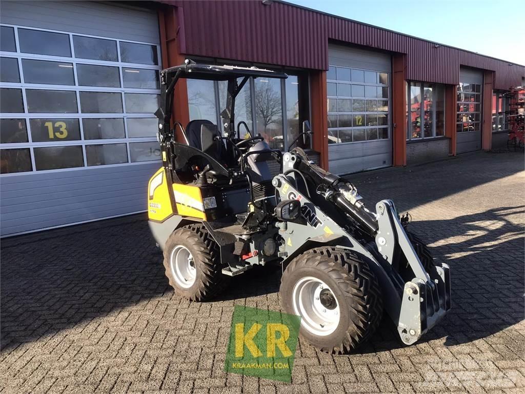 GiANT G2200E Фронтальні навантажувачі та екскаватори