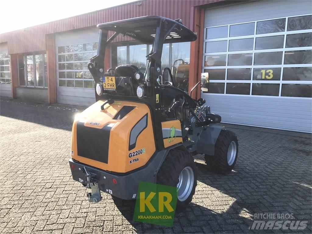 GiANT G2200E Фронтальні навантажувачі та екскаватори