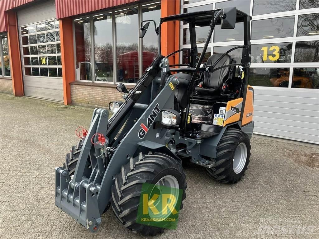 GiANT G2300 Фронтальні навантажувачі та екскаватори