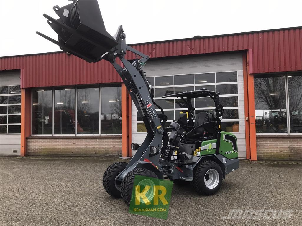 GiANT G2700E Фронтальні навантажувачі та екскаватори