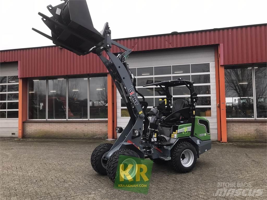 GiANT G2700E Фронтальні навантажувачі та екскаватори