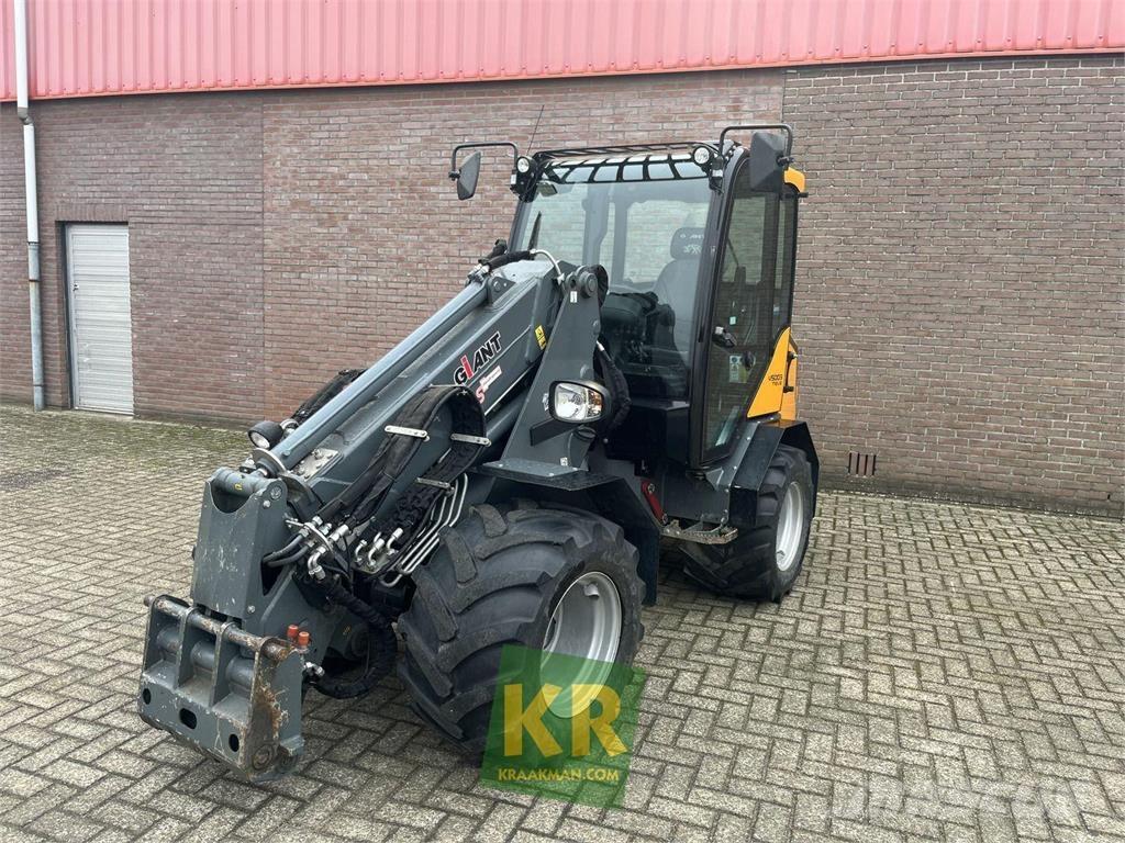 GiANT V5003 Фронтальні навантажувачі та екскаватори