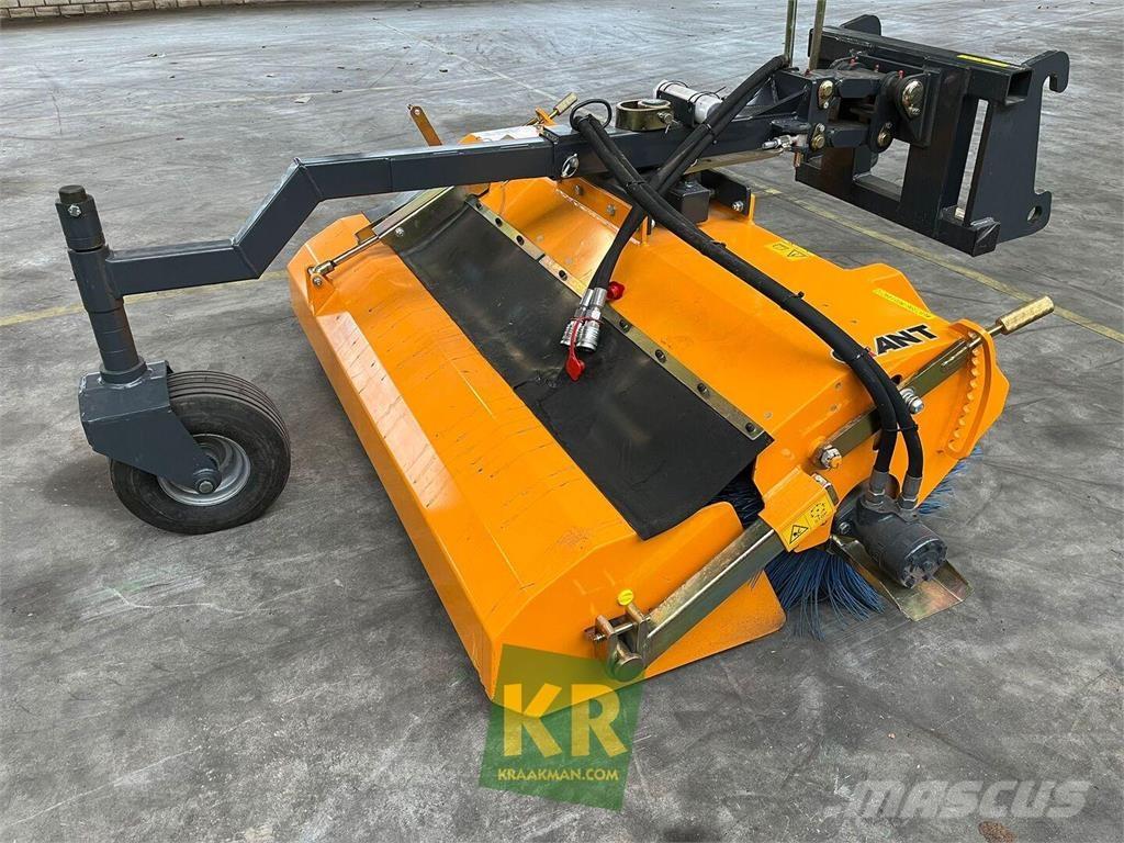 GiANT Veegmachine Підмітальні машини