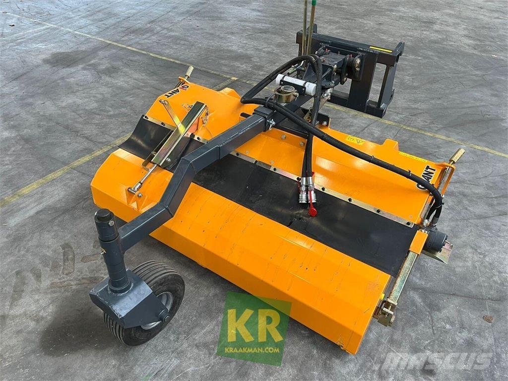 GiANT Veegmachine Підмітальні машини