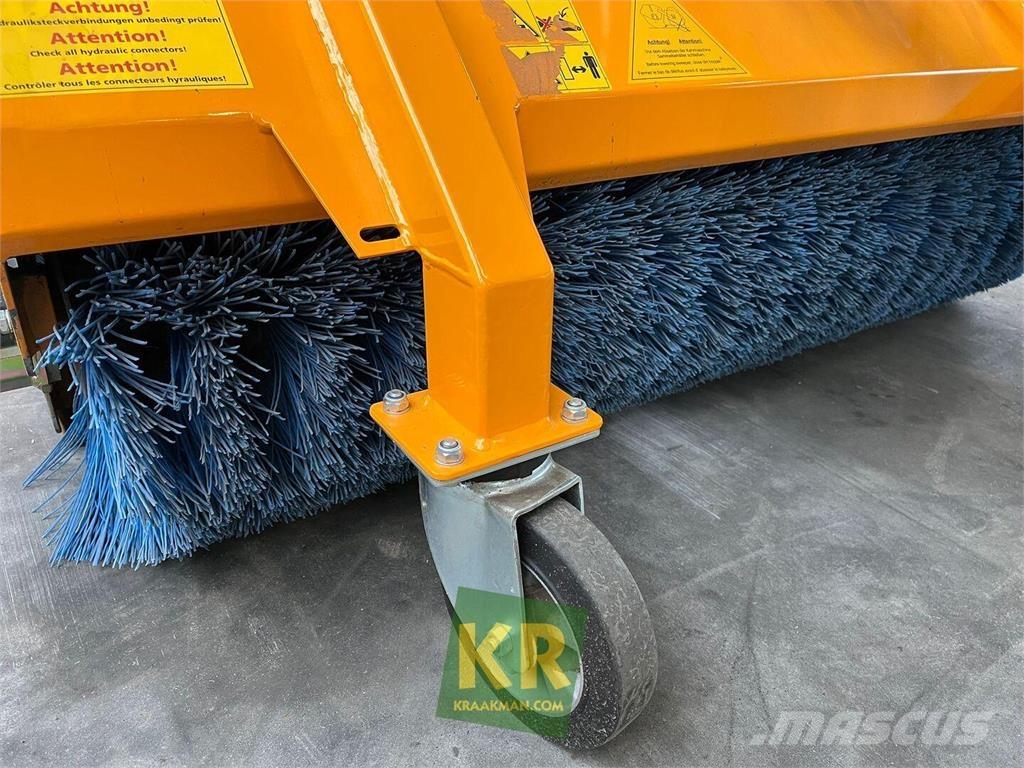 GiANT Veegmachine Підмітальні машини