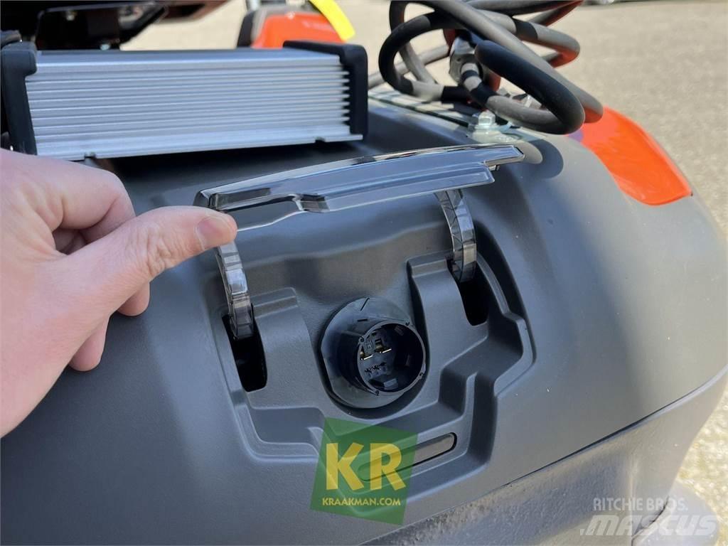 Husqvarna R200iX Самохідні газонокосарки