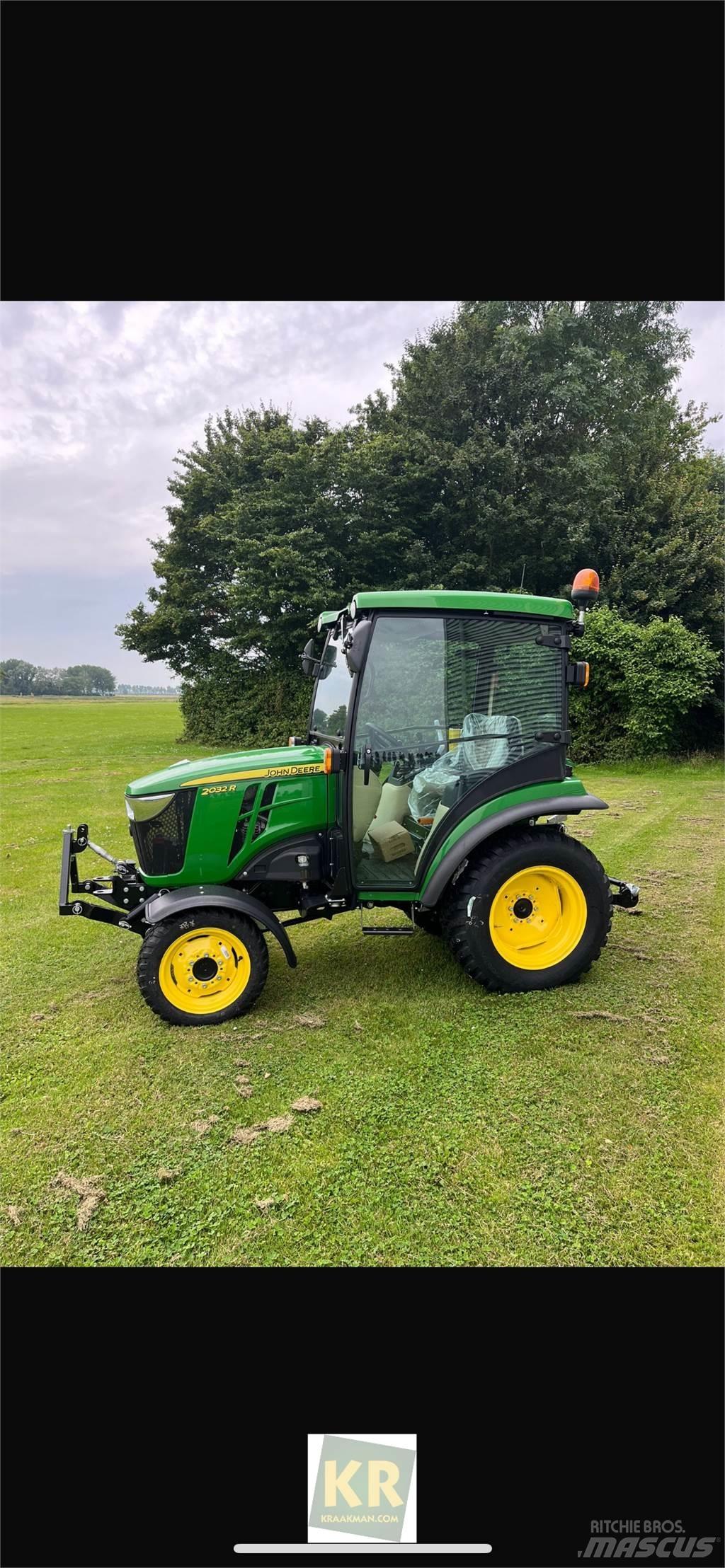 John Deere 2032R Трактори