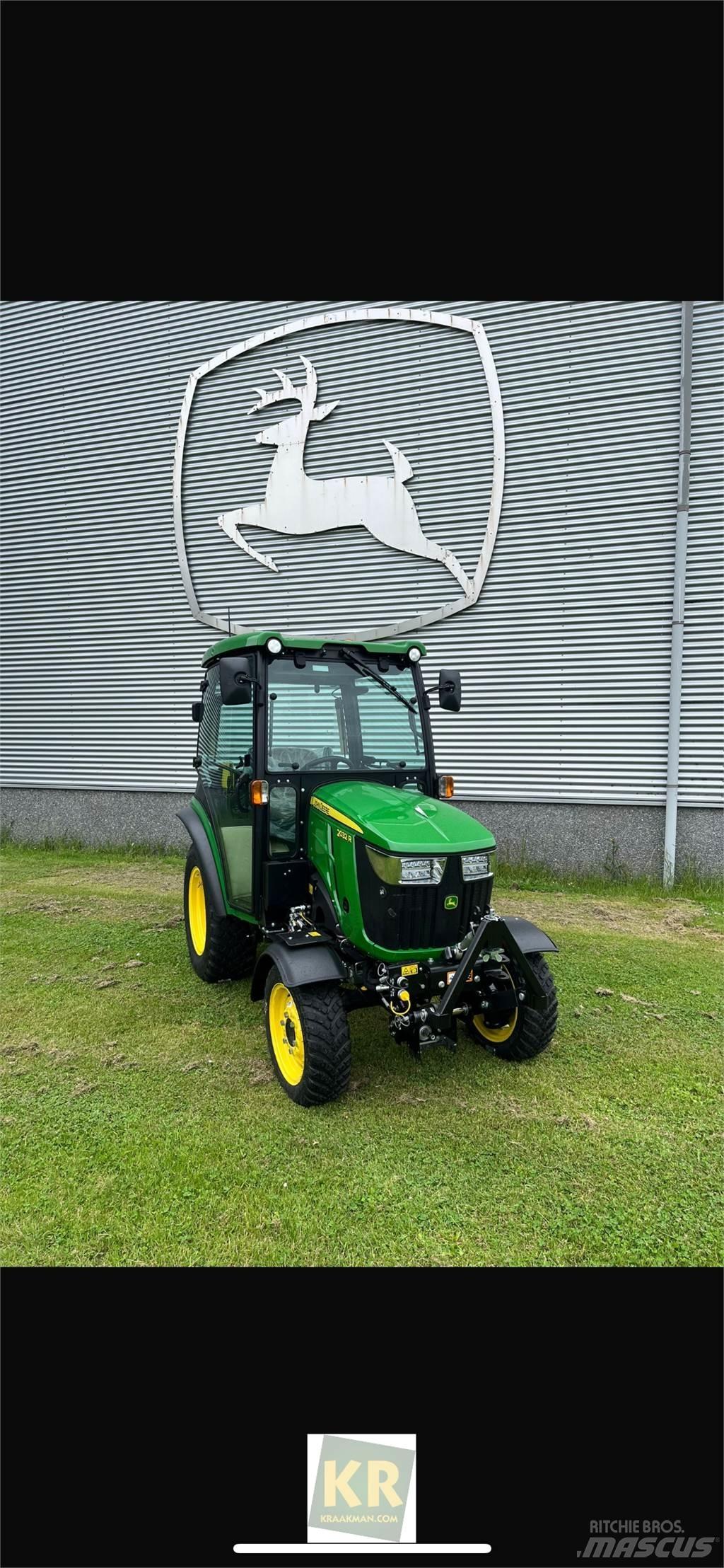 John Deere 2032R Трактори