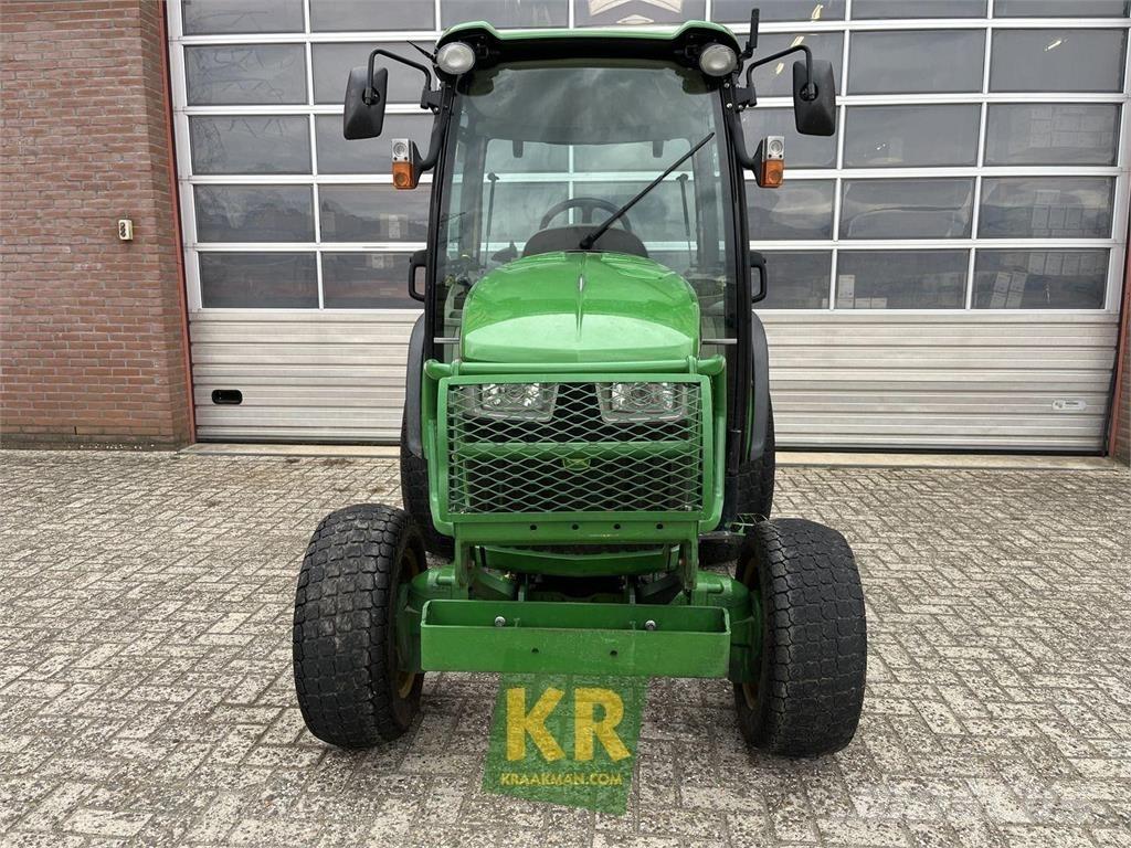 John Deere 3038R Трактори