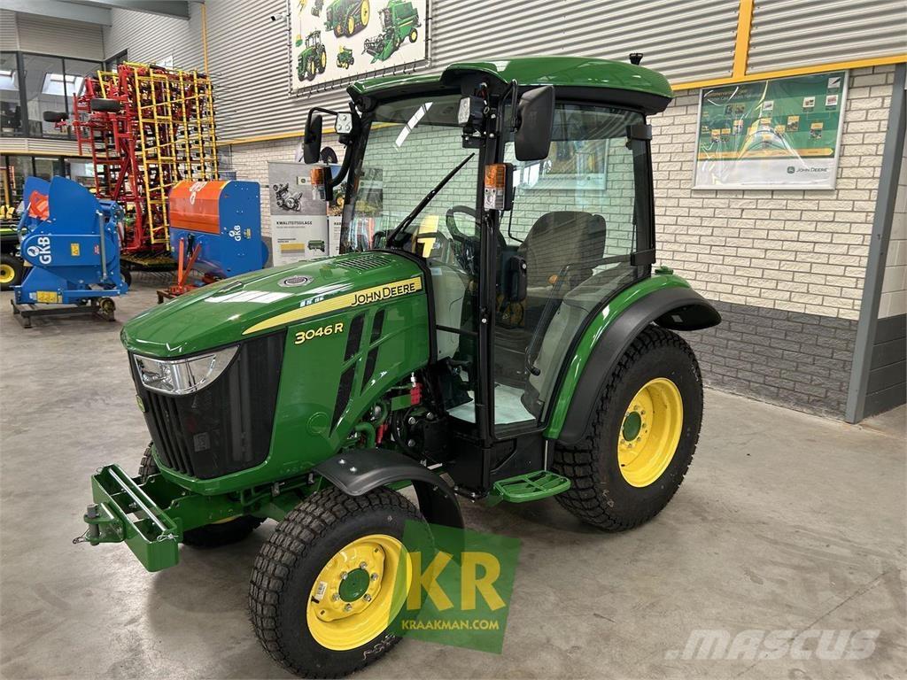 John Deere 3046R Трактори