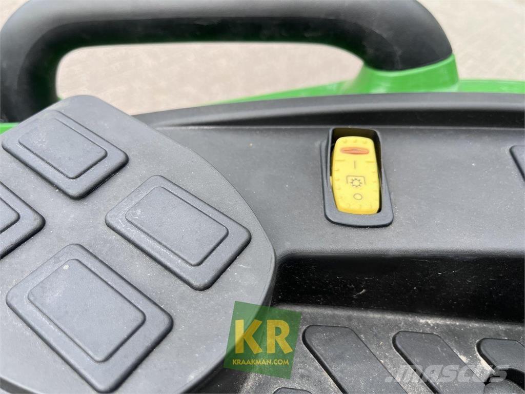 John Deere 4066M Трактори