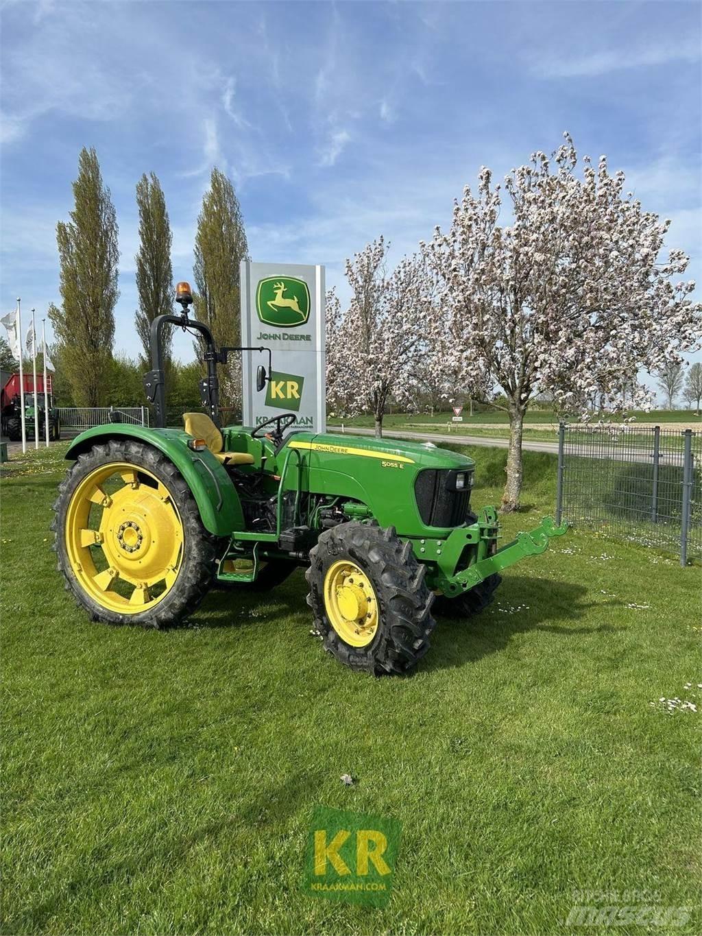 John Deere 5055E Трактори
