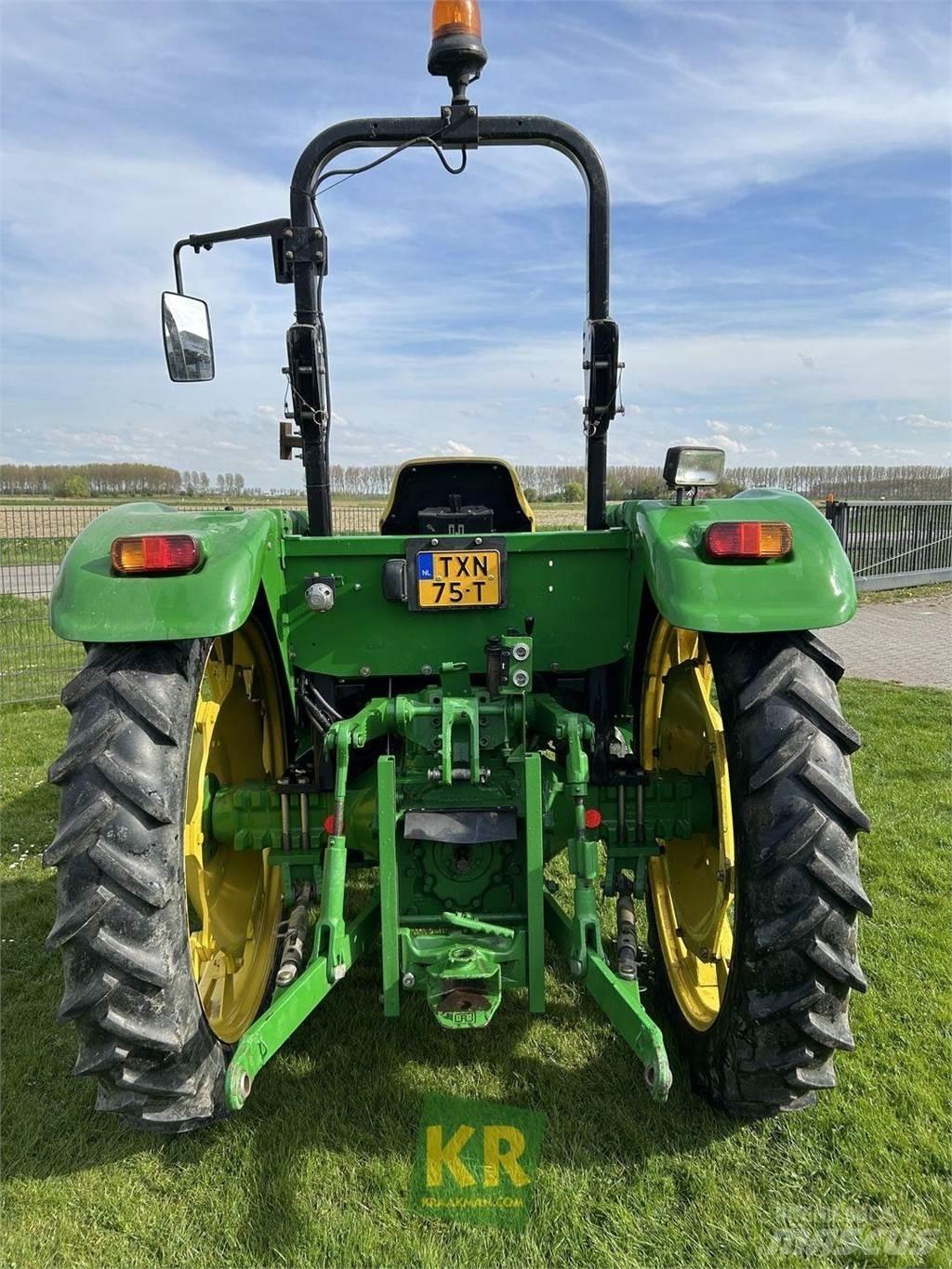 John Deere 5055E Трактори