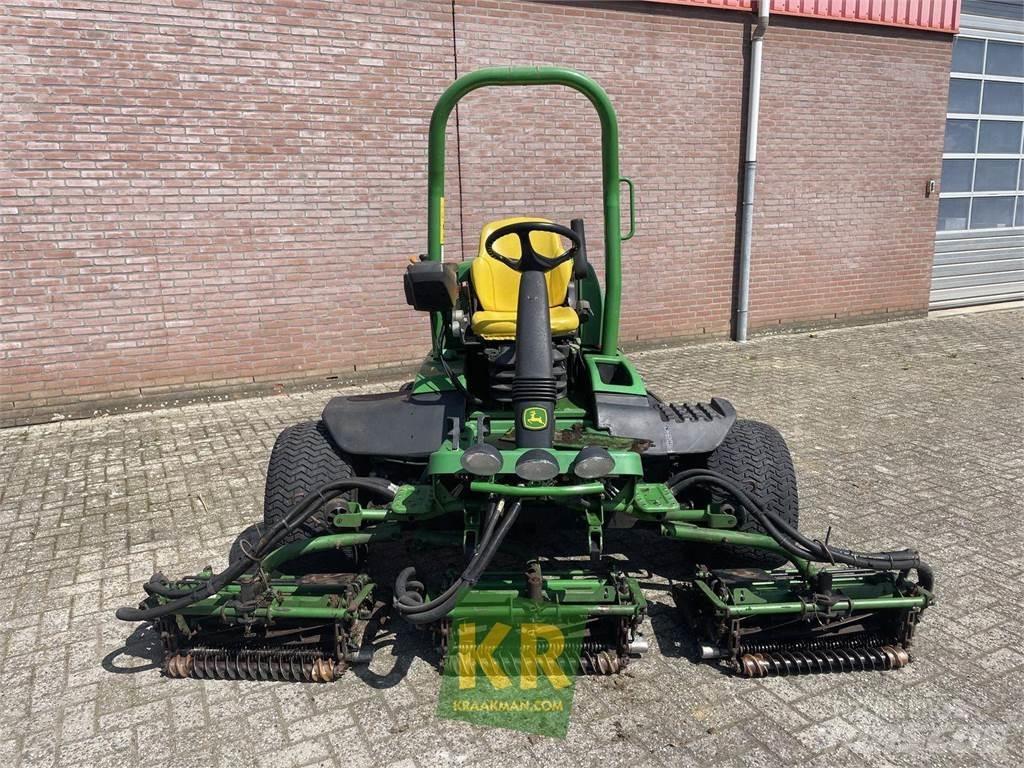 John Deere 8700A Газонокосарки