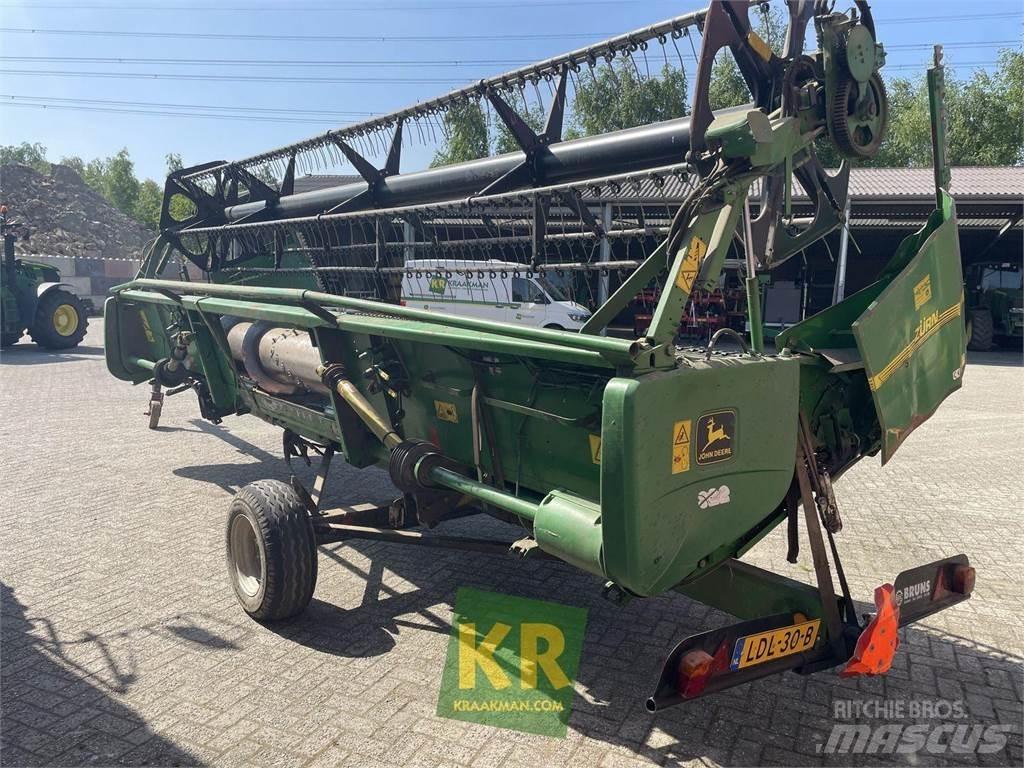 John Deere CTS Зернозбиральні комбайни