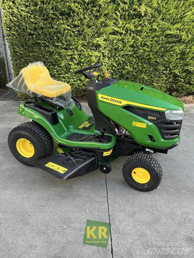 John Deere X107 Самохідні газонокосарки