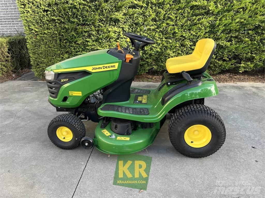 John Deere X107 Самохідні газонокосарки