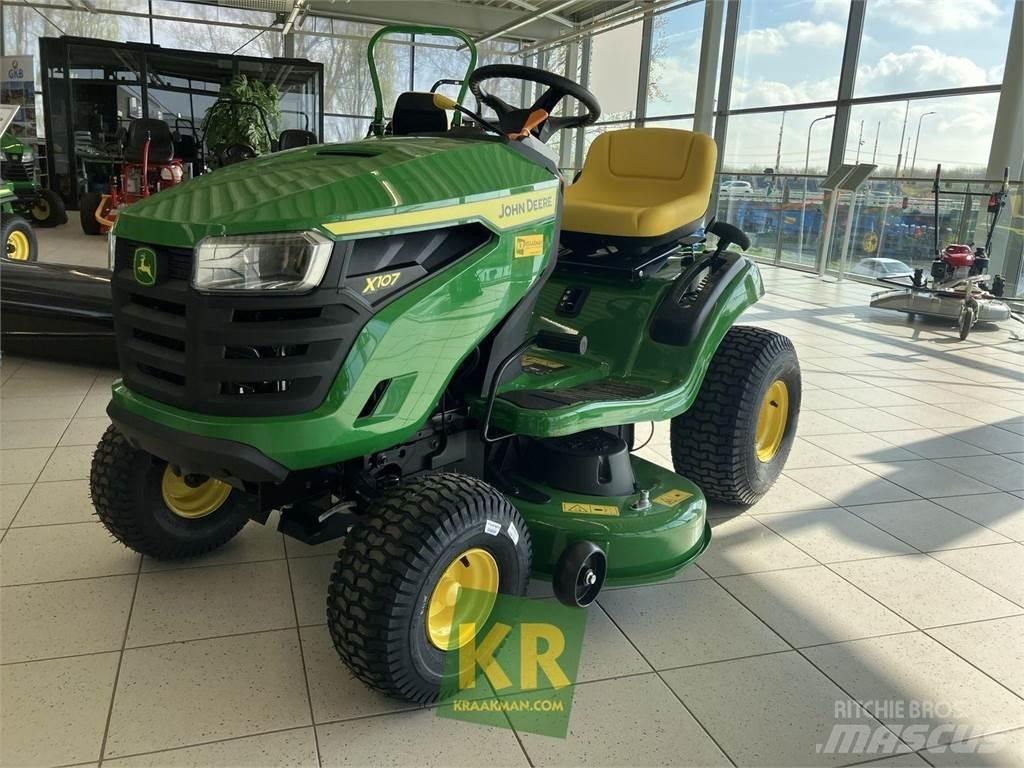 John Deere X107 Самохідні газонокосарки