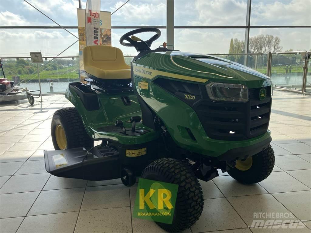 John Deere X107 Самохідні газонокосарки