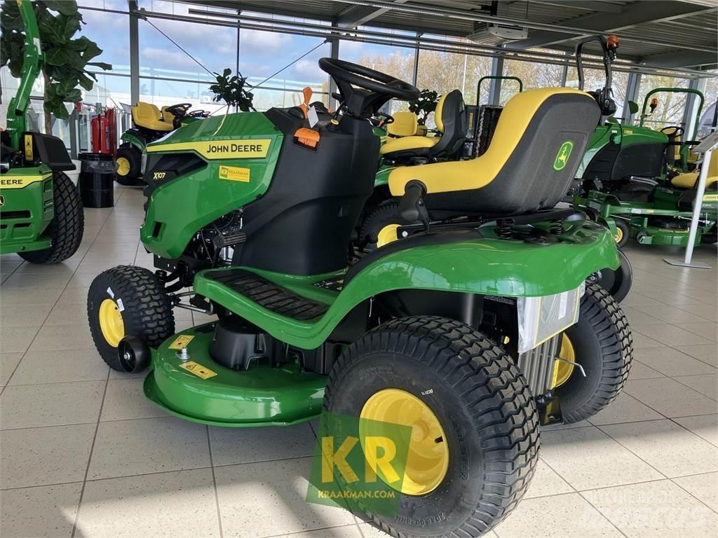 John Deere X107 Самохідні газонокосарки