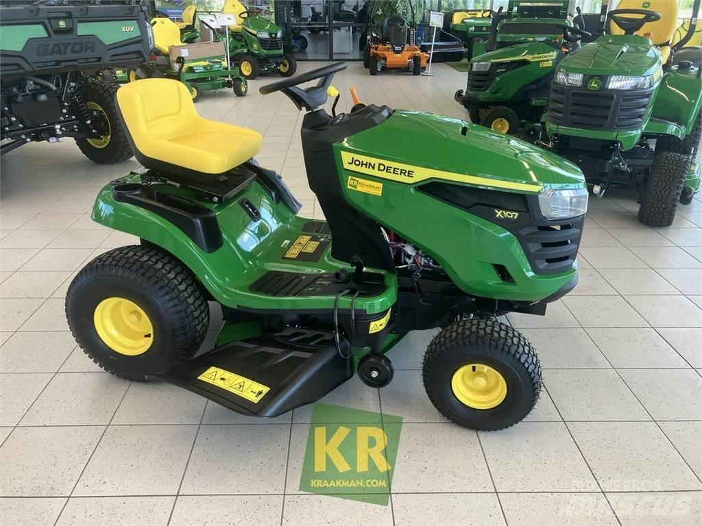 John Deere X107 Самохідні газонокосарки