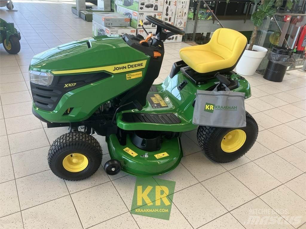 John Deere X107 Самохідні газонокосарки