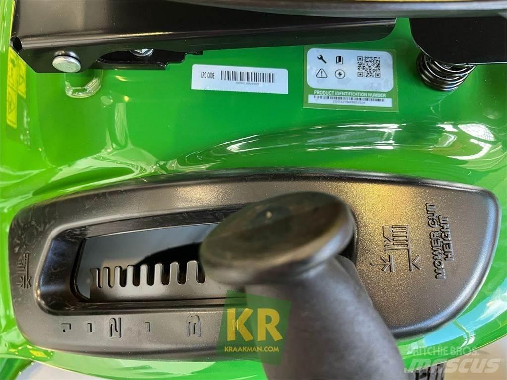 John Deere X127 Самохідні газонокосарки
