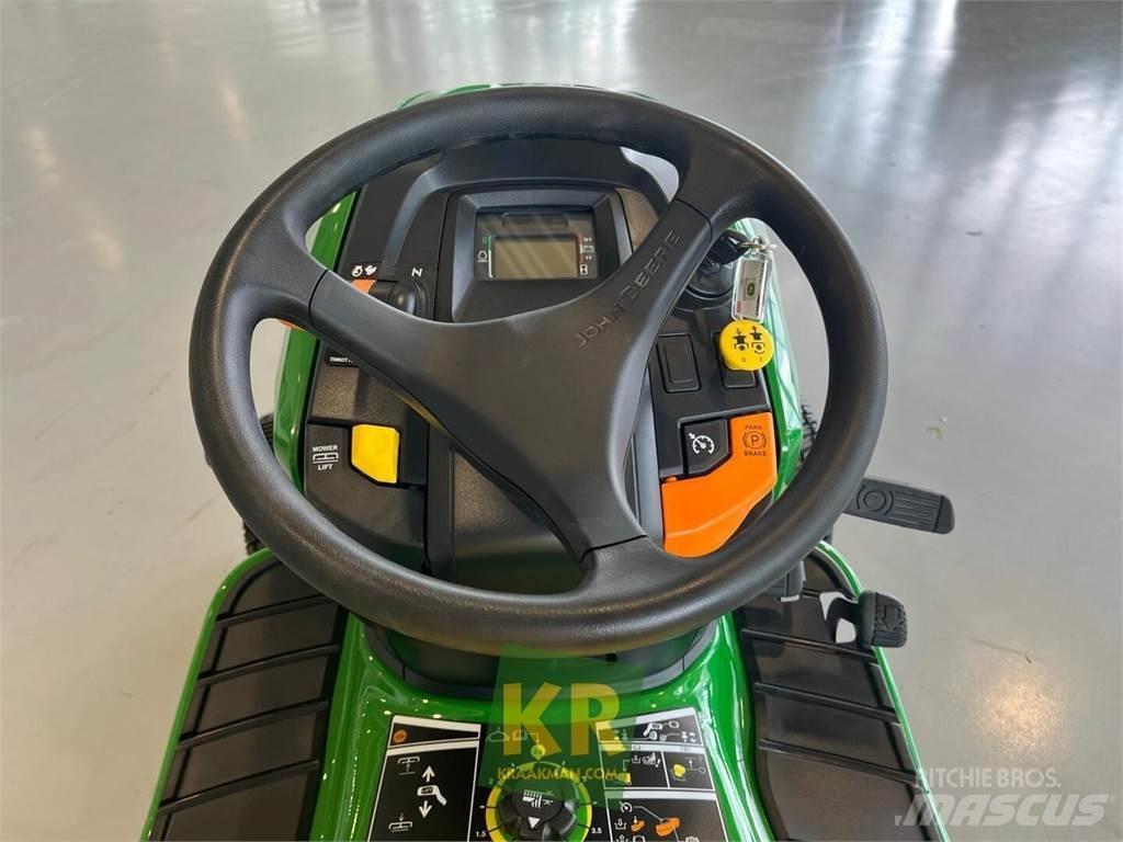 John Deere X380 Самохідні газонокосарки