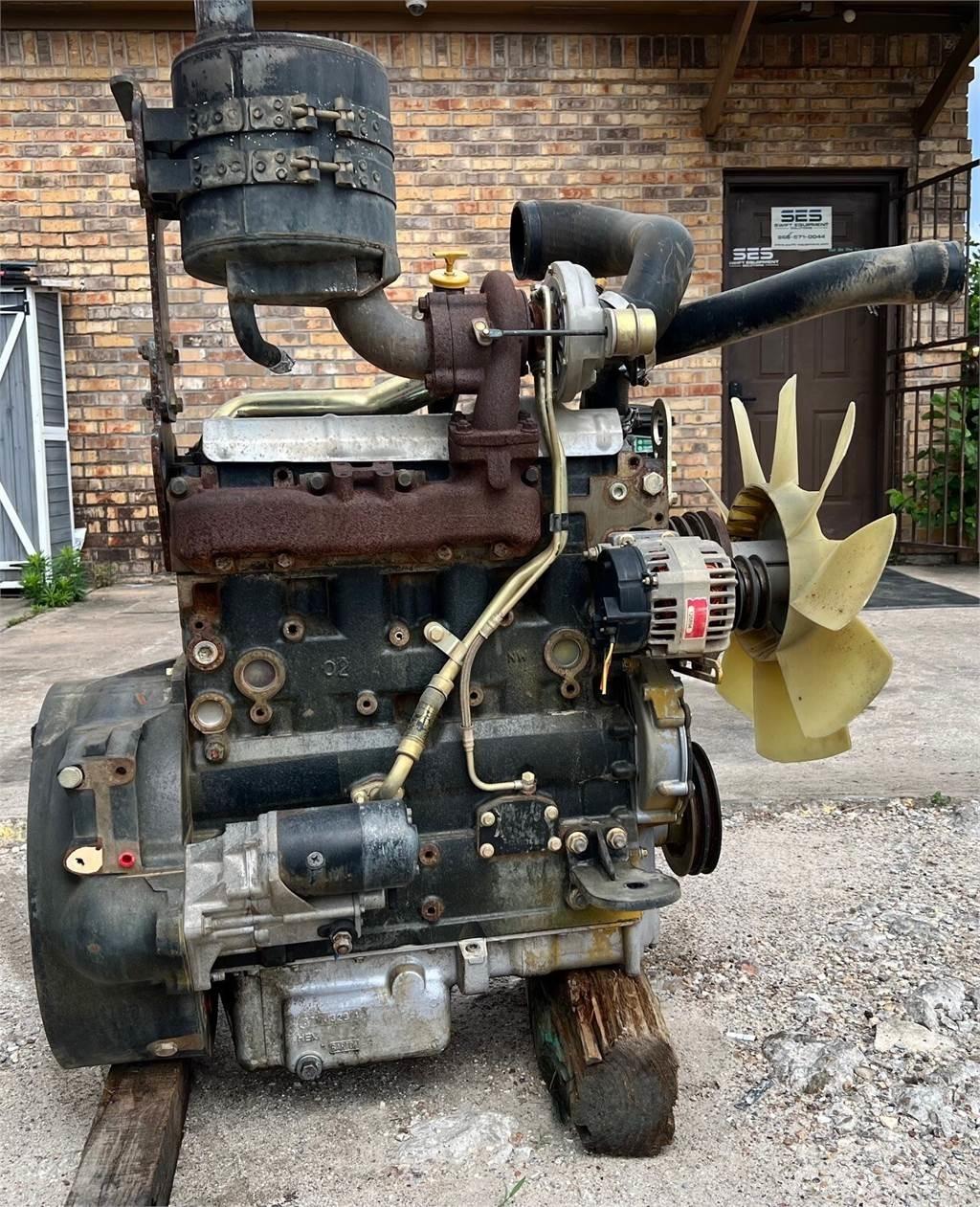 CAT 3054C Двигуни