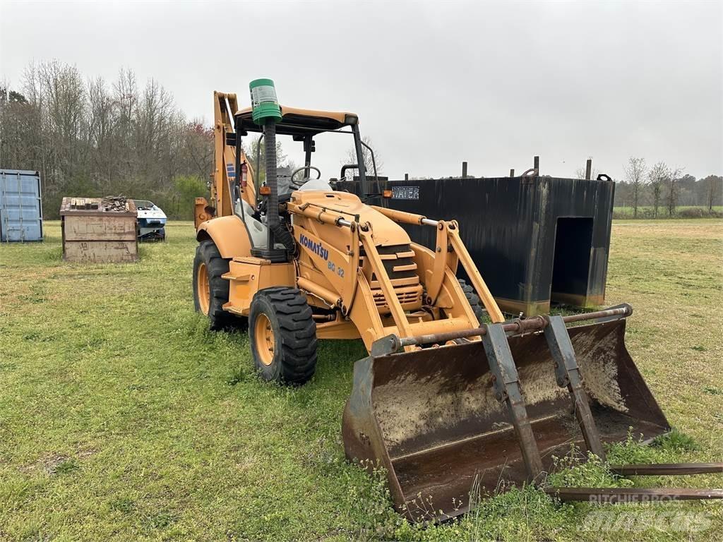 Komatsu WB140 Екскаватори-навантажувачі