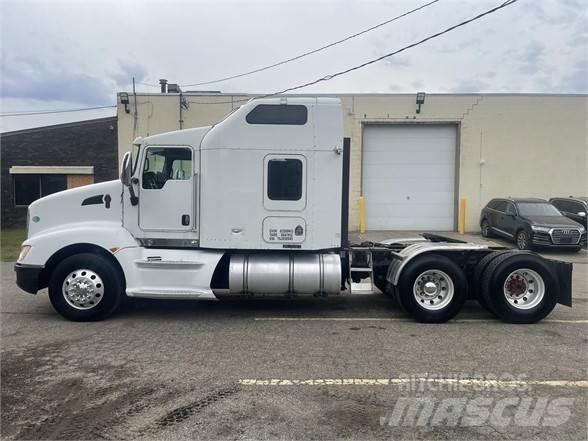 Kenworth T660 Тягачі