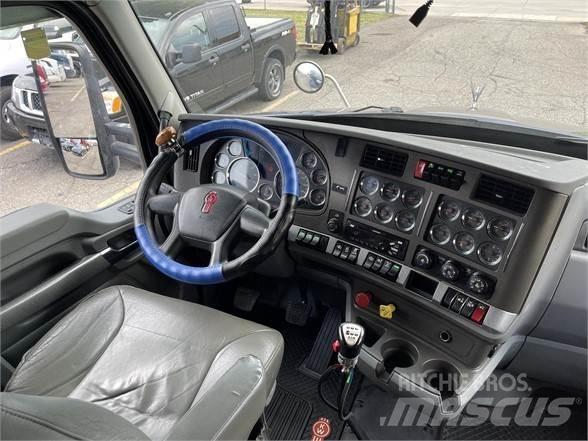 Kenworth T680 Тягачі