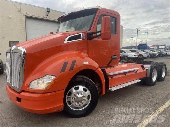 Kenworth T680 Тягачі