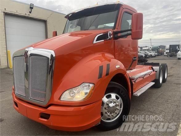 Kenworth T680 Тягачі