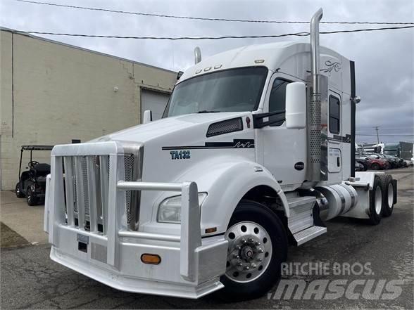 Kenworth T880 Тягачі