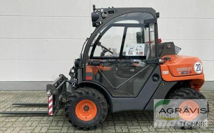 Ausa T144H Телескопічний навантажувач